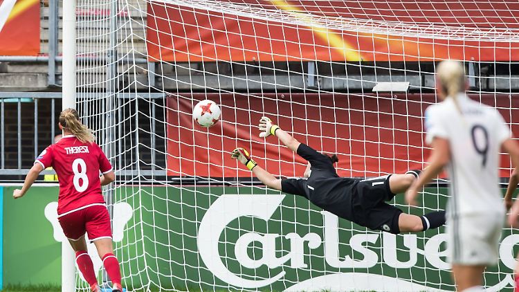 DFB-Torfrau Almuth Schult leistete sich als eine der wenigen kein Eigentor.
