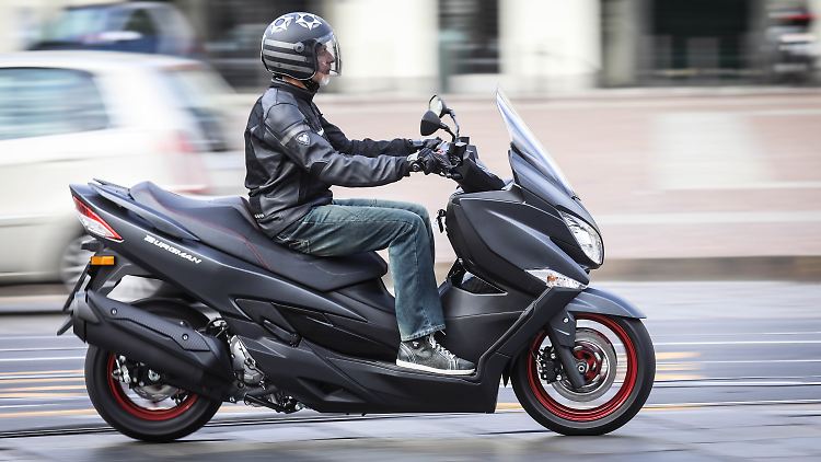 Die Suzuki Burgmann 400 ist ab Oktober zu haben.