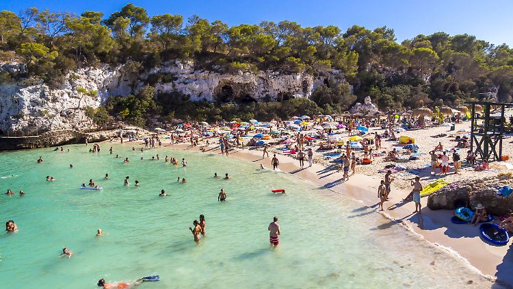 Mallorca ächzt unter den Urlaubermassen.