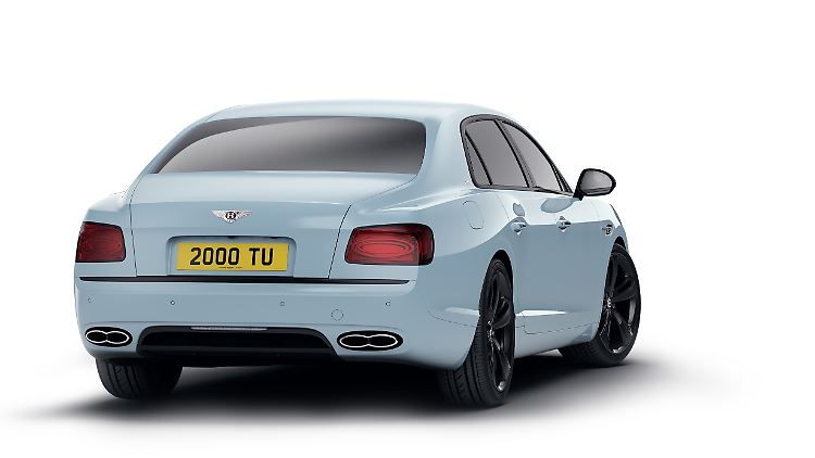 Unter anderem ziert das Heck des Bentley Flying Spur V8 S Black Edition ein schwarzer Diffusor.
