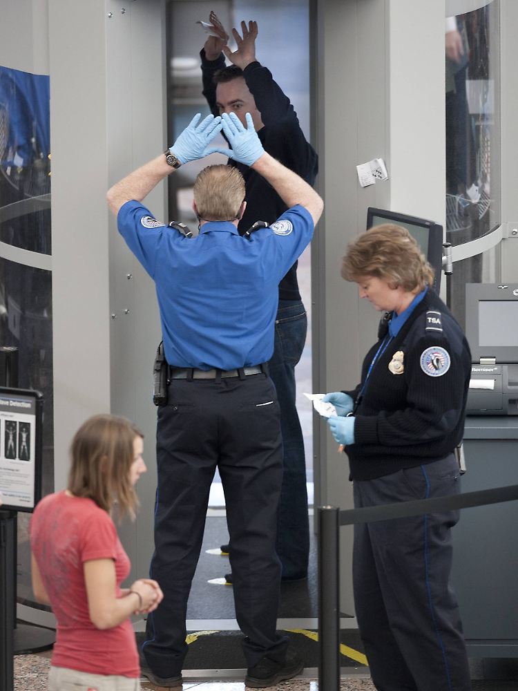 Sicherheitskontrolle am Flughafen von Denver (USA).