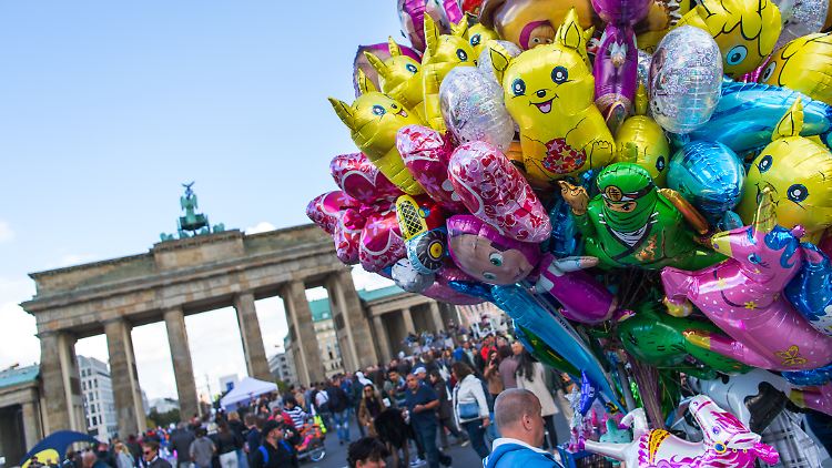 Am Brandenburger Tor wird am Einheitstag jedes Jahr gefeiert - landesweit hat sich noch keine Tradition durchgesetzt.