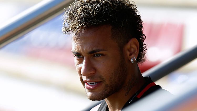 Für Neymar dürfte es im Moment eine Achterbahnfahrt der Gefühle sein.