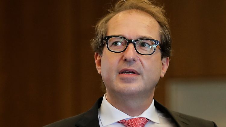 Für Dobrindt, der im Dezember 2013 Verkehrsminister wurde, könnte das drohende Autobahndebakel zum ernsten politischen Problem werden.