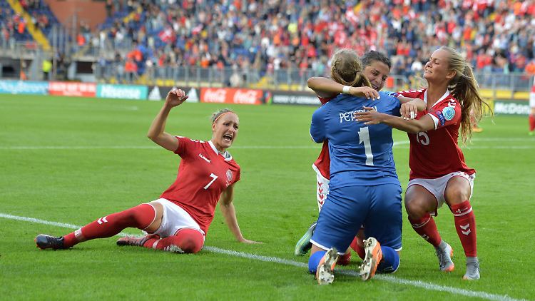 Die Däninnen jubeln - sie werden das Finale gegen die EM-Gastgeberinnen bestreiten.