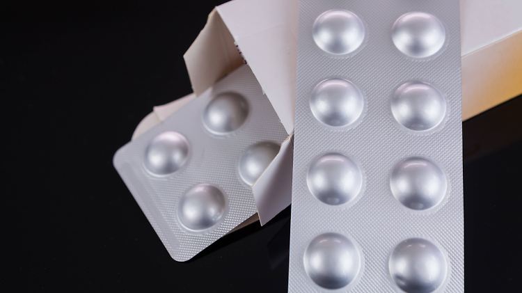 Die WHO-Empfehlung zur Einnahme von Antibiotika wird zunehmend kritisch hinterfragt.