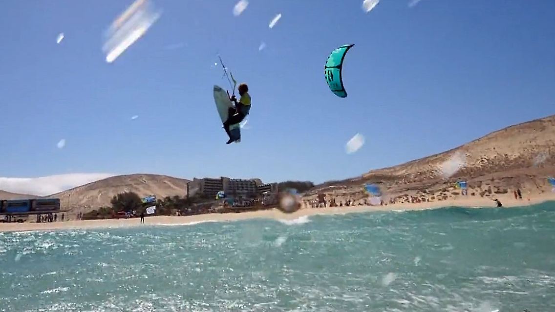 StraplessKitesurf.jpg