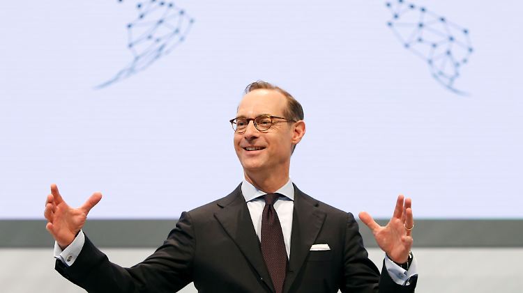 Think big! Allianz-Chef Oliver Bäte investiert in großem Stil in Liverpool Victoria.
