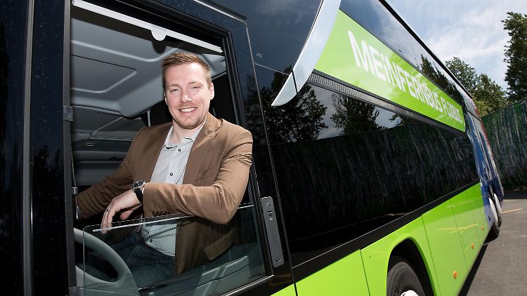 Schwämmlein in einem der grünen Busse des Unternehmens.