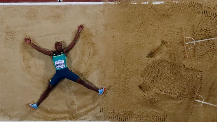 Sandengel: Luvo Manyonga.