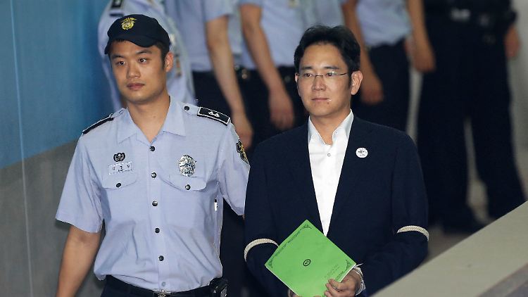 Der Samsung-Erbe Lee Jae Yong soll Geld an Stiftungen für die frühere Präsidentin Südkoreas gezahlt haben.