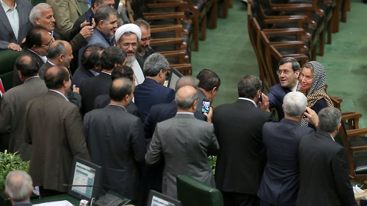 EU-Außenbeauftragte Federica Mogherini legte einen eleganten Auftritt bei der Vereidigung von Präsident Ruhani hin.