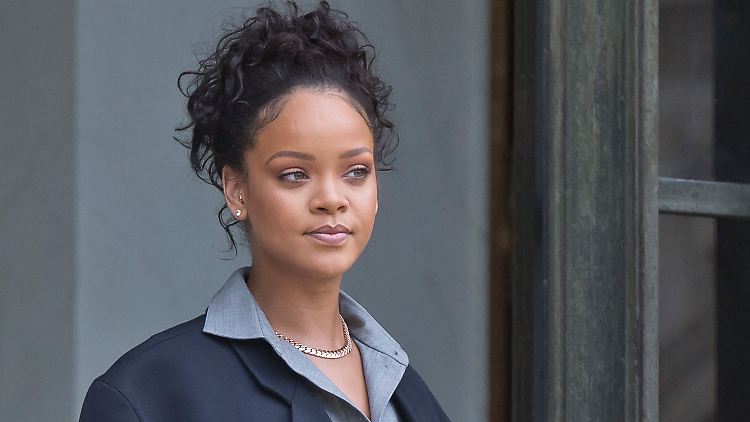 Kann heiß, aber auch züchtig: Rihanna.