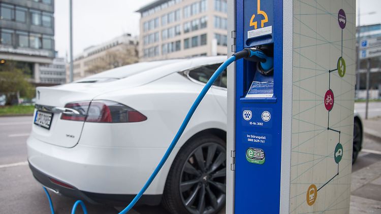 Für die große Elektroauto-Revolution bräuchte es noch ein paar mehr Ladesäulen in Deutschland.