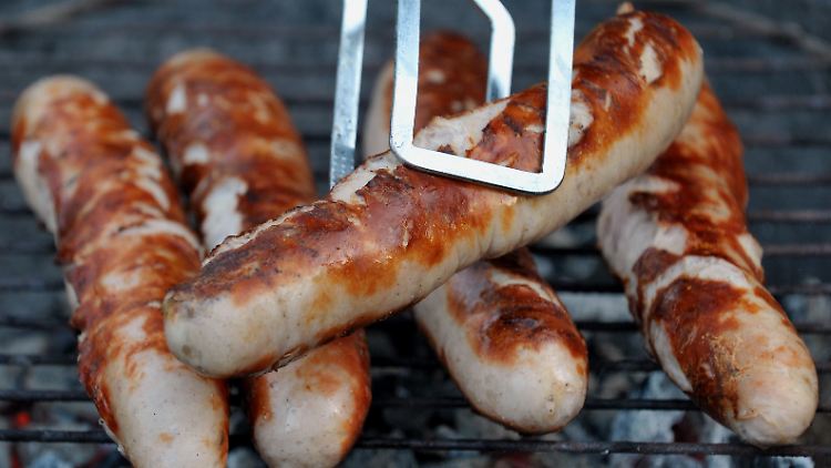 Die konventionell erzeugten Grillwürste schneiden bestenfalls mit "befriedigend" ab.