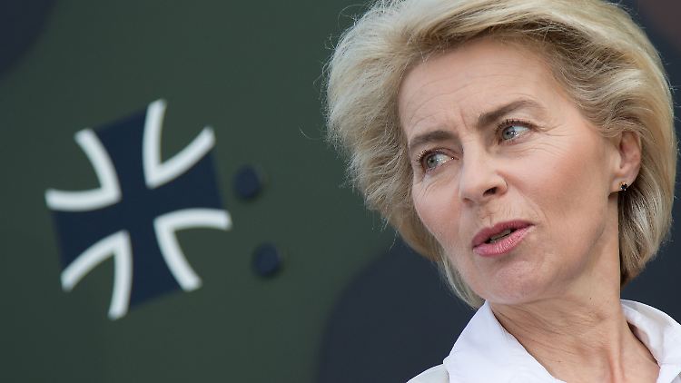 Angesichts der Bundeswehr-Mängel gerät Ministerin von der Leyen stärker in die Kritik.