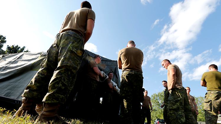 500 Flüchtlinge sollen vorerst in den Zelten am Grenzübergang Lacolle in Kanada unterkommen.