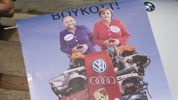 Martin Schulz und Angela Merkel stehen bei der Bevölkerung nicht mehr so hoch im Kurs wie noch im Vormonat.