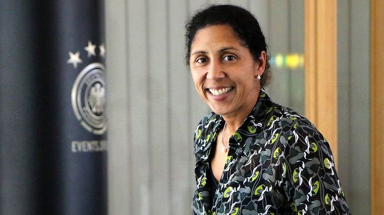 Der DFB verlängert den Vertrag mit Bundestrainerin Steffi Jones.