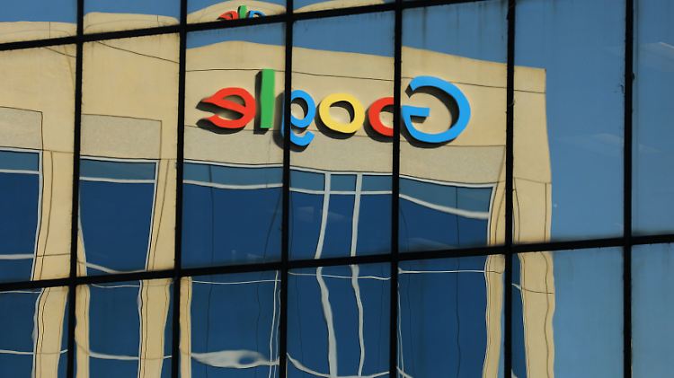 Die Google-Mutter Alphabet hat ihren europäischen Sitz in Irland und zahlt nur dort die günstigen Unternehmenssteuern, nicht aber auch dort, wo es die Gewinne erwirtschaftet, etwa in Deutschland.