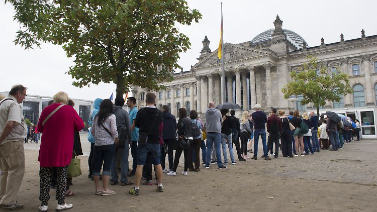 Vor allem am Tag der offenen Tür ist der Besucherdienst des Bundestags gefordert.