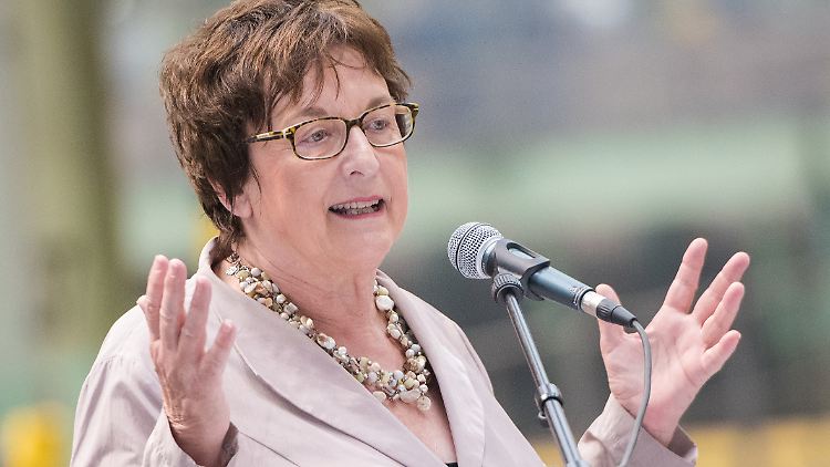 Ministerin Zypries will prüfen, ob die Autobauer liefern.