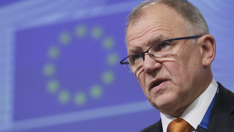 Der Litauer Vytenis Andriukaitis, bei der EU Kommissar für Gesundheit und Lebensmittelsicherheit, schaltet sich in den Eierskandal ein.