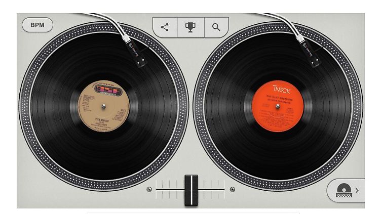 An den virtuellen Turntables kann sich jeder als DJ versuchen.