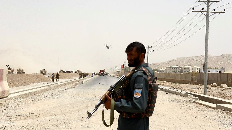 Sie sollen jetzt in Afghanistan für Sicherheit sorgen. Noch sind afghanische Polizei und Armee dazu alleine aber noch nicht in der Lage.