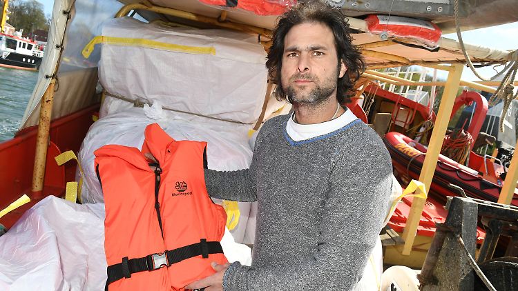 Michael Buschheuer sagt, er könne den Einsatz für die Crew nicht länger verantworten.
