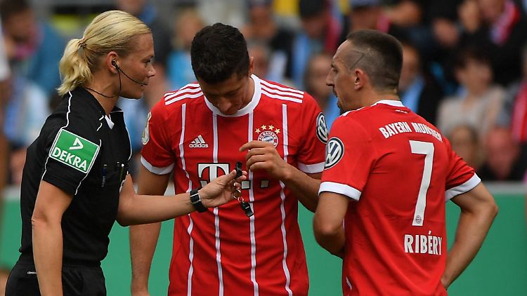 Erstmals leitet Bibiana Steinhaus eine Partie der Bayern. 