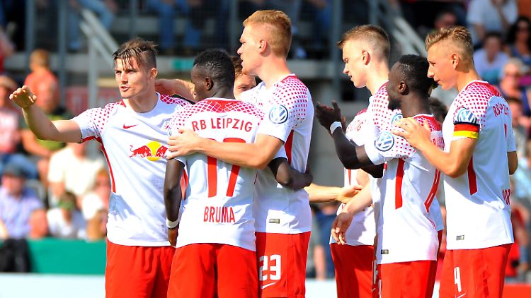 Keine Probleme mit den Sportfreunden Dorfmerkingen: Leipzigs Rasenballsportler.