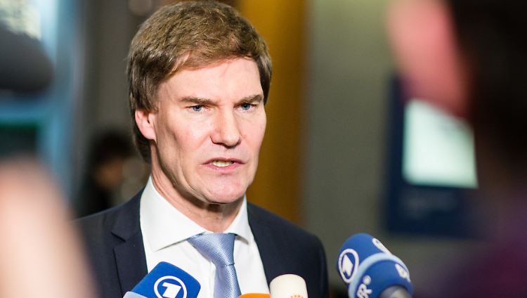 Auch wegen - nach eigener Aussage unwissentlicher -  Investments in sogenannte Cum-Ex-Deals steht Maschmeyer in der Kritik. Daran und an vielen anderen Vorwürfen hatte Schabirosky allerdings keinen Anteil. 