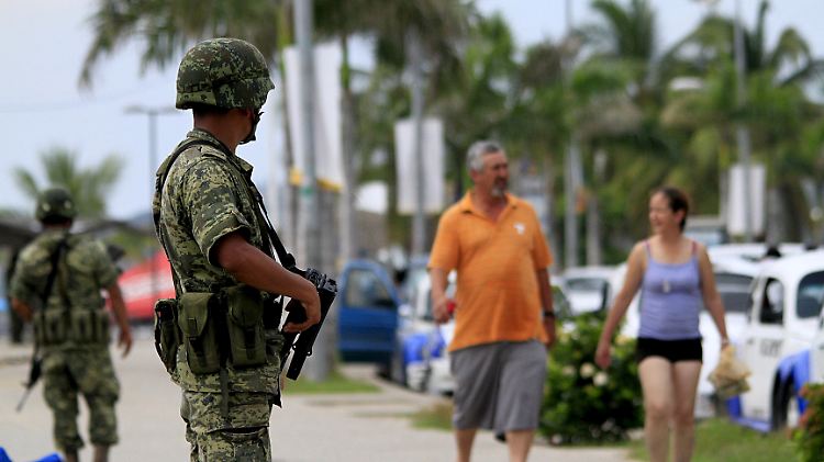In Urlaubsregionen setzt die mexikanische Regierung Soldaten ein, um Touristen zu schützen.