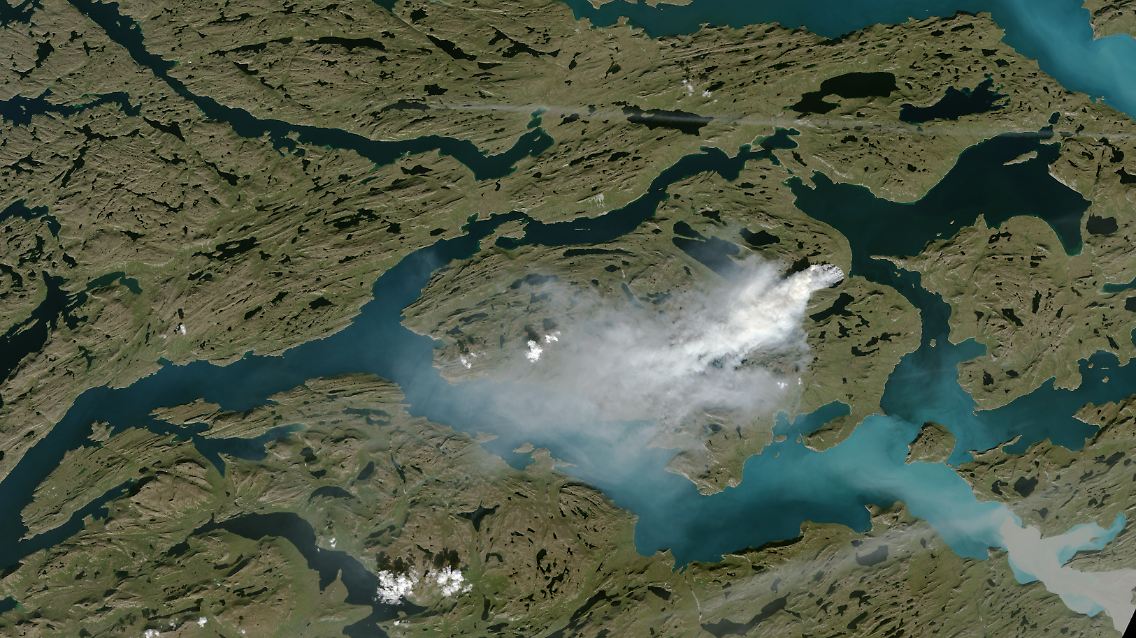 Die Aufnahme eines Nasa-Satelliten zeigt die Buschbrände auf Grönland.
