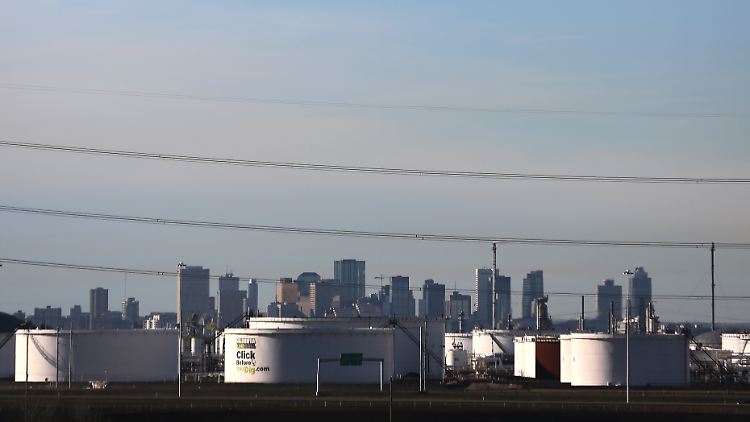 Angebot und Nachfrage: Wenn zu viel Öl auf dem Markt ist, wird der Preis weiter sinken.