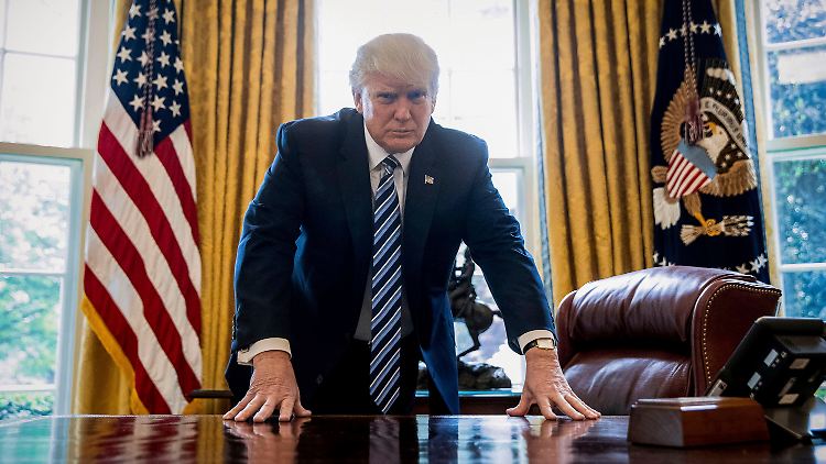 Ein unüberlegter Retweet bringt US-Präsidenten Donald Trump wieder einmal in Bedrängnis. 