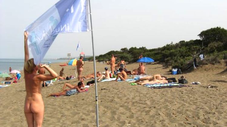FKK-Strand "Nido dell’Aquila" in San Vincenzo bei Livorno, Toskana.