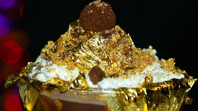 Gold bekommt man vielleicht nicht unbedingt draufgestreut - aber die Eisportion könnte etwas größer ausfallen, wenn man freundlich ist.