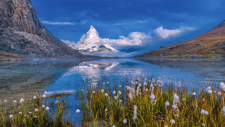 Das Matterhorn ist fast 4500 Meter hoch.