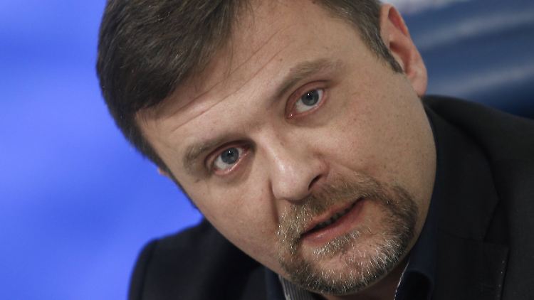 Mateusz Piskorski soll die Reisen organisiert haben. Er sitzt in Polen in Untersuchungshaft.