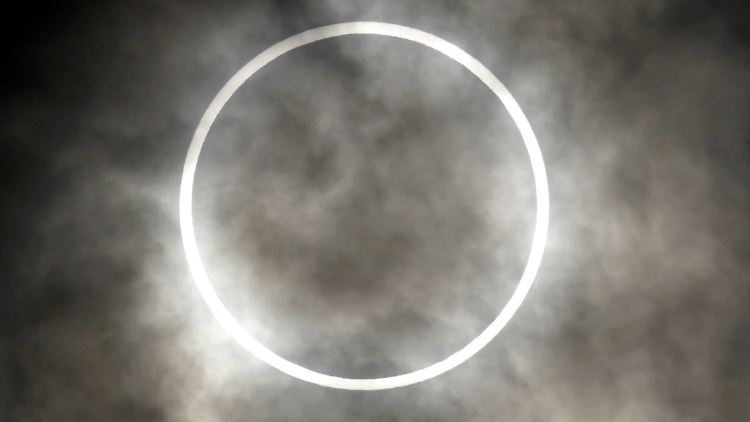 Diese Sonnenfinsternis konnte am 21. 5.2012 von Japan aus beobachtet werden. 