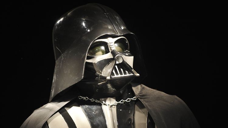 Käme auch an Halloween in Frage: Das zu ersteigernde "Darth Vader"-Kostüm.