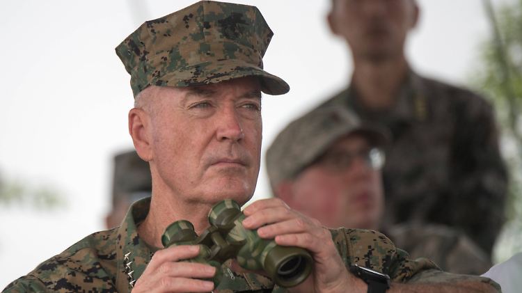 US-Generalstabschef Joe Dunford - hier bei einer Militärübung in China - hält eine militärische Lösung weiterhin für möglich.