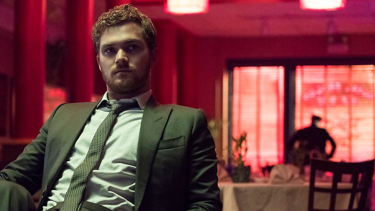 Finn Jones ist als The Iron Fist der Leichtsinnige unter den Defenders.