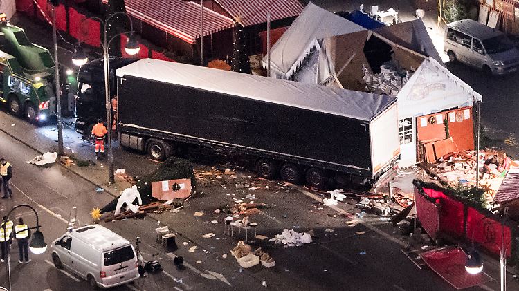 Im Dezember 2016 verübte der Tunesier Anis Amri einen Anschlag auf einen Weihnachtsmarkt auf dem Berliner Breitscheidplatz.