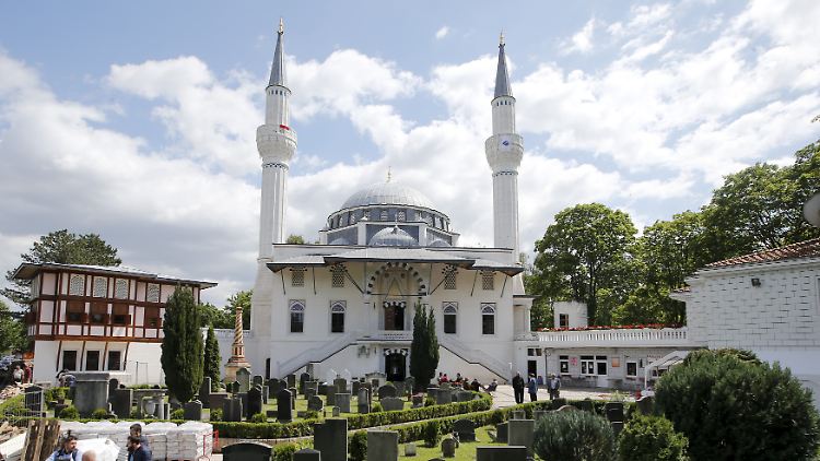 Die Angriffe auf Moscheen und Religionsstätten gingen seit 2015 im Gegensatz zu den Übergriffen auf Muslime zurück.
