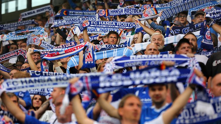 Friedliche Fans in Rostock.