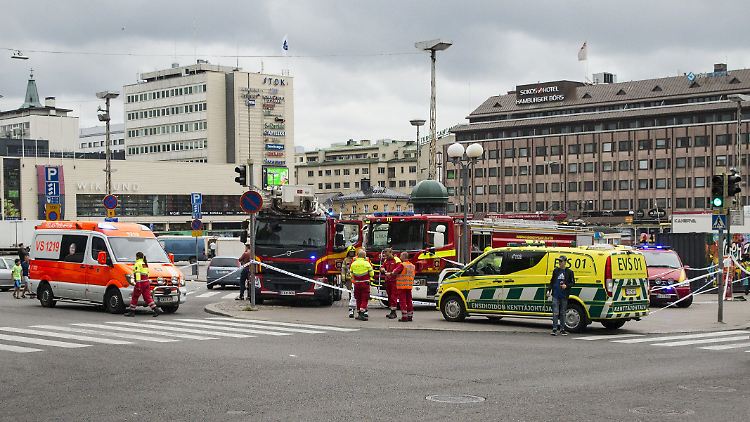 Am Tatort sichern die Ermittler Spuren. Die Hintergründe der Tat sind noch nicht klar.
