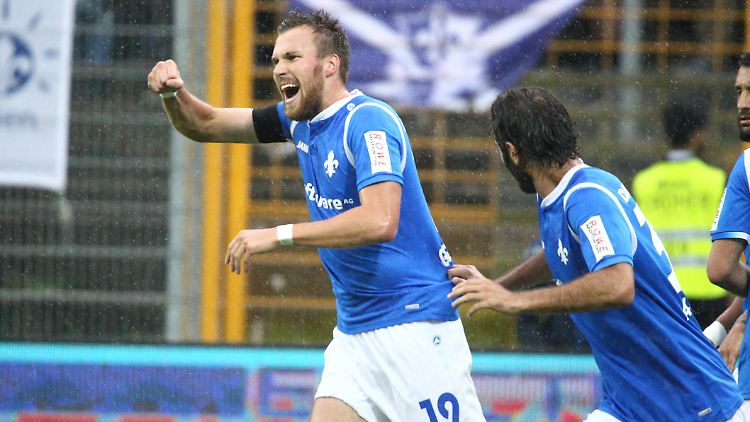 Weltmeisterlicher Jubel: Kevin Großkreutz feiert sein Tor gegen den FC St. Pauli.